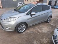 Usata Ford Fiesta Titanium 71 CV (52 kW) 2012 Grigio Utilitaria