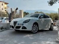 Usata Alfa Romeo Giulietta Exclusive 105 CV (77 kW) 2012 Bianco Utilitaria
