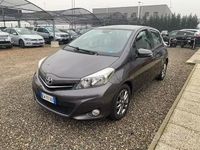Usata Toyota Yaris Lounge 69 CV (50 kW) 2014 Grigio scuro Utilitaria