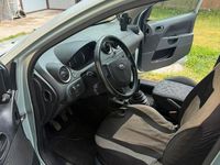 Begagnad Ford Fiesta 75 HK (55 kW) 2004 Halvkombi