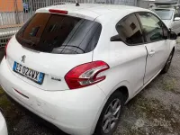 Usata Peugeot 208 68 CV (50 kW) 2012 Bianco Utilitaria