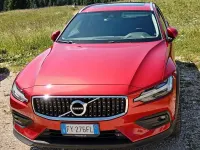 Usata Volvo V60 CC Pro 200 CV (147 kW) 2020 Rosso Station wagon
