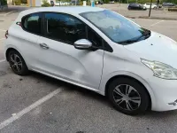 Usata Peugeot 208 Access 82 CV (60 kW) 2013 Bianco Utilitaria