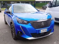 Usata Peugeot 2008 Allure 131 CV (96 kW) 2022 Blu vertigo SUV
