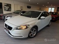 Usata Volvo V40 120 CV (88 kW) 2018 Grigio Berlina