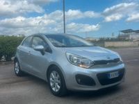 Usata Kia Rio 84 CV (61 kW) 2014 Grigio Berlina