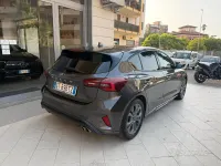Usata Ford Focus ST-Line 116 CV (85 kW) 2024 Grigio Berlina