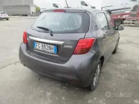 Usata Toyota Yaris Lounge 69 CV (50 kW) 2016 Grigio Utilitaria