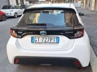 Usata Toyota Yaris Hybrid Business Edition 92 CV (67 kW) 2024 Bianco Berlina
