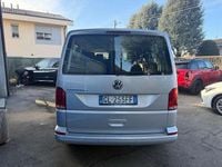 Usata VW Caravelle Comfortline 150 CV (110 kW) 2022 Argento metallizzato Furgone