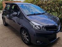 Begagnad Toyota Yaris Lounge 99 HK (72 kW) 2012 Grå Halvkombi