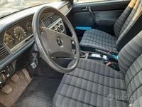 Usata Mercedes 190 109 CV (80 kW) 1990 Bianco Berlina