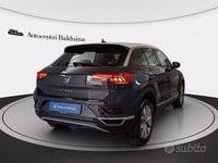 Usata VW T-Roc Business 150 CV (110 kW) 2021 Grigio urano/tetto bianco SUV