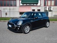 Begagnad Mini ONE 75 HK (55 kW) 2017 Svart Halvkombi