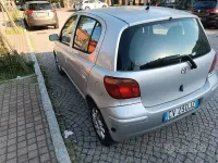 Usata Toyota Yaris 65 CV (47 kW) 2005 Grigio Berlina
