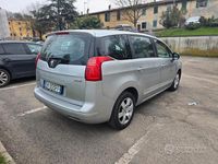 Usata Peugeot 5008 112 CV (82 kW) 2011 Grigio Monovolume