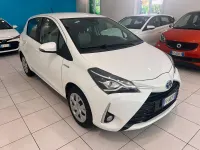 Usata Toyota Yaris Hybrid Business Edition 73 CV (53 kW) 2019 Bianco Berlina