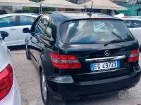 Usata Mercedes B180 Premium 109 CV (80 kW) 2011 Nero Utilitaria