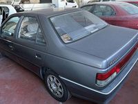 Begagnad Peugeot 405 69 HK (50 kW) 1988 Grå Sedan
