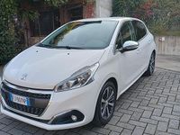 Usata Peugeot 208 Allure 82 CV (60 kW) 2017 Bianco Utilitaria