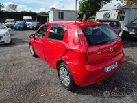 Usata Fiat Punto Lounge 69 CV (50 kW) 2016 Rosso Utilitaria