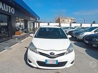 Usata Toyota Yaris 69 CV (50 kW) 2013 Bianco Utilitaria