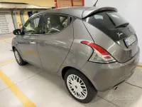 Usata Lancia Ypsilon Gold 69 CV (50 kW) 2017 Grigio Utilitaria