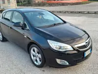 Usata Opel Astra 110 CV (80 kW) 2010 Nero Berlina