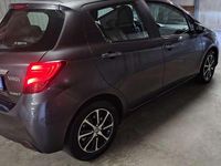 Usata Toyota Yaris Hybrid Active 75 CV (55 kW) 2015 Grigio Berlina