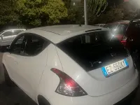 Usata Lancia Ypsilon 85 CV (62 kW) 2015 Bianco Utilitaria