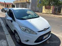 Usata Ford Fiesta 73 CV (53 kW) 2011 Bianco Utilitaria