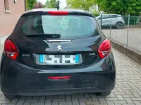 Usata Peugeot 208 Access 82 CV (60 kW) 2017 Nero Utilitaria