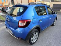 Usata Dacia Sandero Prestige 90 CV (66 kW) 2015 Blu/azzurro Berlina