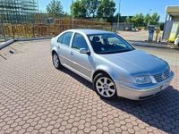 Usado VW Bora Highline 105 CV (77 kW) 2001 Plateado Berlina