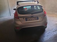 Usata Ford Fiesta 70 CV (51 kW) 2012 Grigio Utilitaria