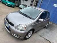 Usado Toyota Yaris Sport 106 CV (77 kW) 2002 Gris Berlina