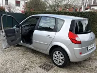 Usata Renault Scénic II 105 CV (77 kW) 2008 Argento Monovolume