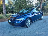 Usata VW Golf VIII Life 131 CV (96 kW) 2023 Blu Berlina
