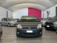 Usata Ford Fiesta Ghia 75 CV (55 kW) 2005 Grigio Utilitaria