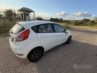 Usata Ford Fiesta 75 CV (55 kW) 2016 Bianco Utilitaria
