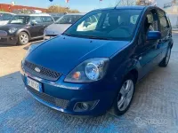 Usata Ford Fiesta Ghia 75 CV (55 kW) 2008 Blu Utilitaria