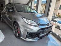 Usata Toyota Yaris 280 CV (205 kW) 2024 Grigio Utilitaria