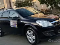 Usata Opel Astra 90 CV (66 kW) 2010 Nero Station wagon