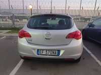 Usata Opel Astra Cosmo 101 CV (74 kW) 2011 Grigio Berlina