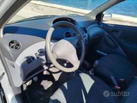 Usata Toyota Yaris 75 CV (55 kW) 2002 Grigio Utilitaria