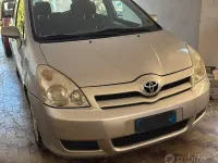 Usata Toyota Corolla Verso 116 CV (85 kW) 2004 Grigio Monovolume