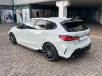 Begagnad BMW M135 Comfort Edition 345 HK (253 kW) 2019 Vit Halvkombi