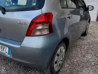 Usata Toyota Yaris Sol 69 CV (50 kW) 2006 Grigio Berlina