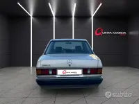Usata Mercedes 190 122 CV (89 kW) 1990 Marrone Berlina