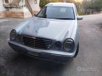 Usata Mercedes E270 Avantgarde 170 CV (125 kW) 2000 Grigio Station wagon